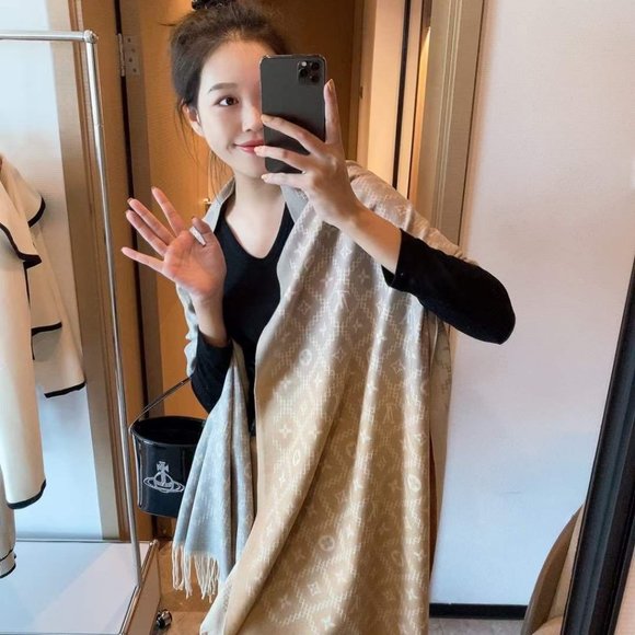 💎✨AUTHENTIC✨💎Louis Vuitton scarf - Picture 3 of 6